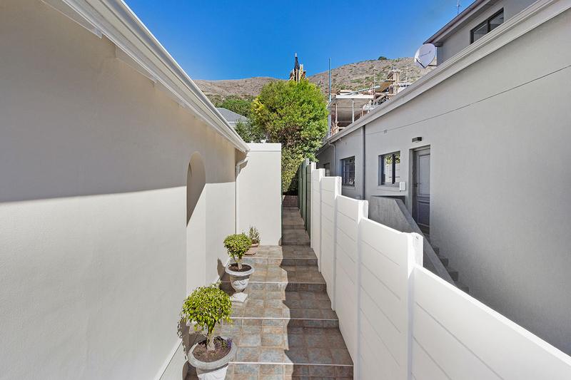 3 Bedroom Property for Sale in Green Point Western Cape